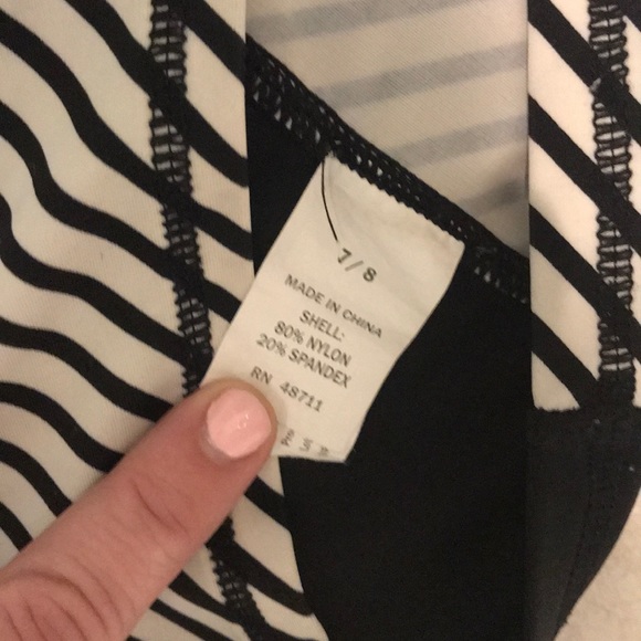 Rash guard wave zone swim shirt EUC sz 7/8 - Picture 3 of 6